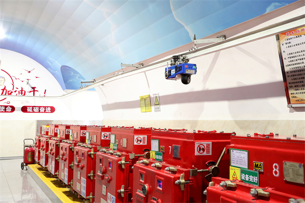 1747532954339250.jpg 1 创新部署矿井生产辅助巡检机器人系统,实现了有人巡视向机器人巡检的技术变革.JPG