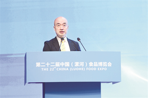 4-4 2 3 双汇发展董事长万宏伟在开幕式上致辞.jpg