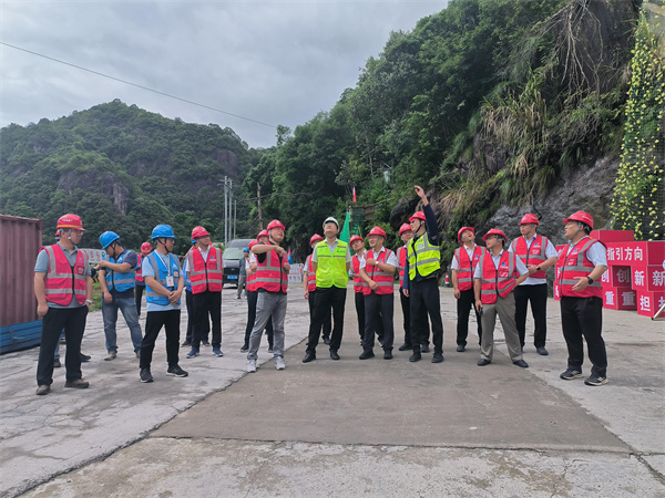 1 1 现场观摩.jpg