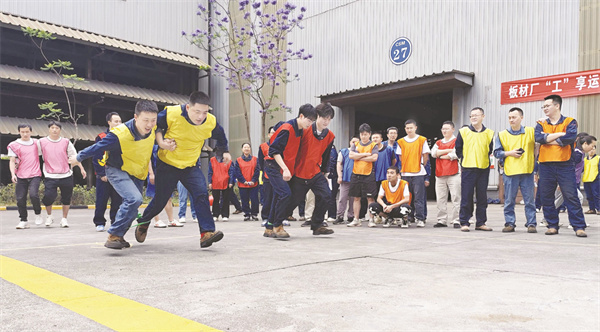 1749128537521416.jpg 8-2 图3 齐心协力奔目标 罗雪梅摄.jpg
