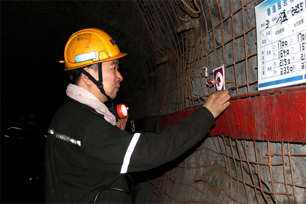 6图片新闻 新安煤矿 倒逼责任穿透“最后一公里.JPG