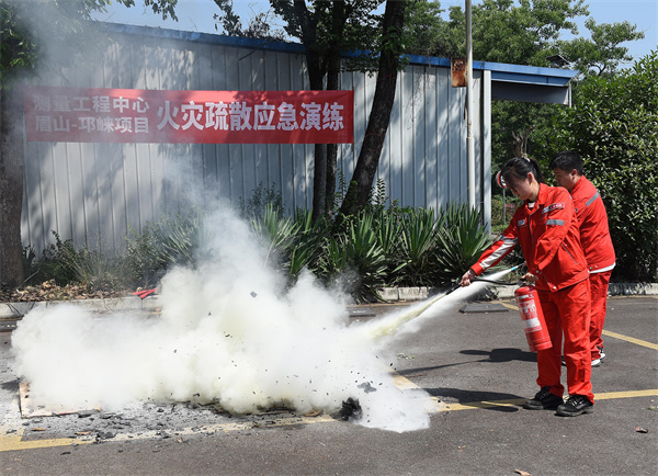1750555497550041.jpg 1 实习大学生的“安全初体验”.JPG