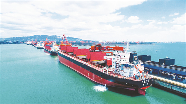 5-1 图1秦皇岛港生产作业现场.jpg