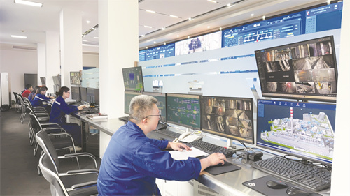 4-3 3，工作人员利用中控数.jpg