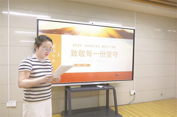 8-1 1 1书香盈袖处 心语绽芳华.jpg