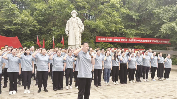 8-1 图1传承红色基因 强化作风建设.jpg
