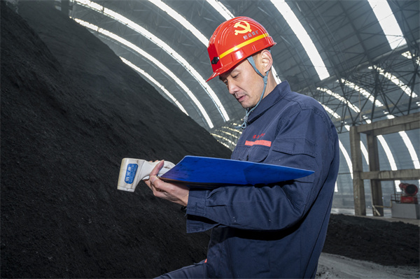 1754393501889413.jpg 2谱写岗位忠诚与担当——记山东能源鲍店煤矿尹明超.jpg