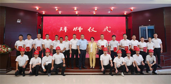 1755003814556811.jpg 5江西建工三建“青藤工程”首批师徒签约仪式举行.jpg