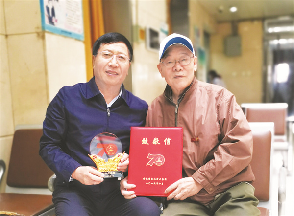 1-2 1 2 “全国道德模范” “京城活雷锋”孙茂芳.jpg
