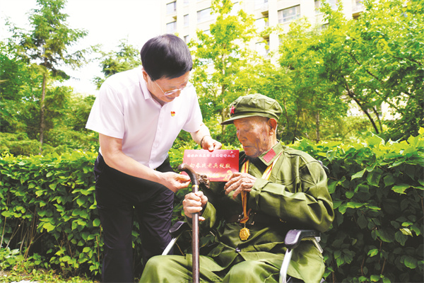 4-5 4 5 抗战老兵刘庆恩(98岁).jpg