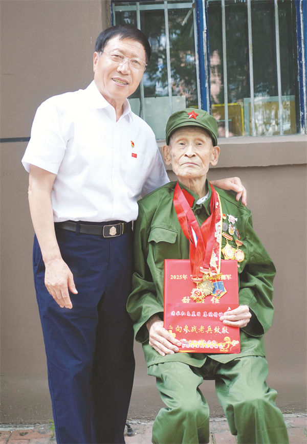 4-6 4 6 抗战老兵聂昆（97岁）.jpg
