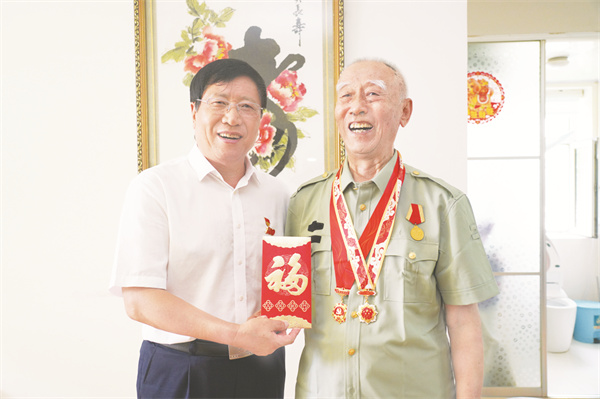 4-21 4 21 解放战争老兵蒋运桐（95岁）.jpg