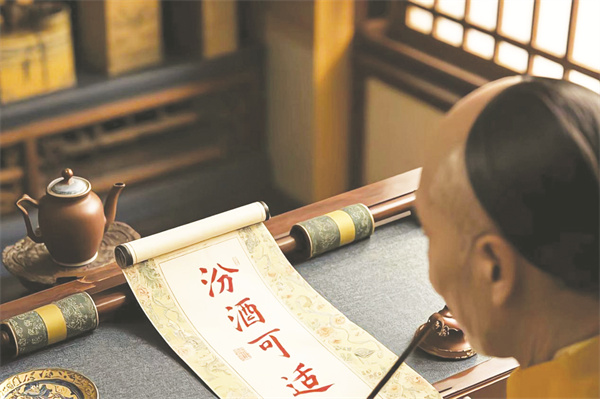 1756604216565875.jpg 4-5 3 3 乾隆在御批奏折。.jpg