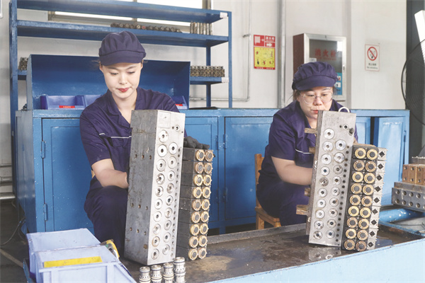 5-2 1 2成功打破技术壁垒.jpg