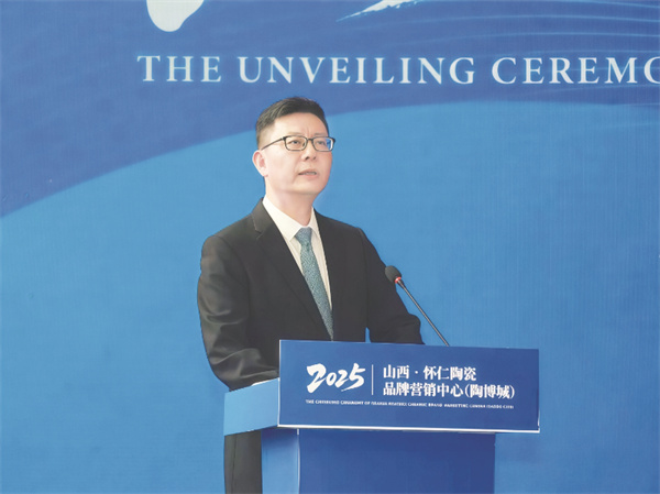 1761222784635571.jpg 4-3 1 3 怀仁市市长王国文致辞.jpg