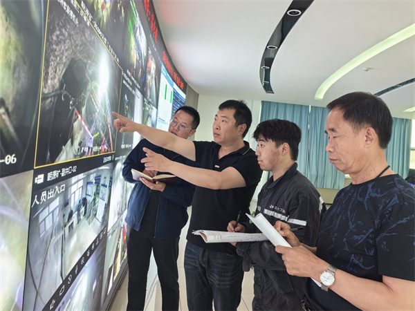 1762424619963204.jpg 图1管理人员通过视频对规范作业进行抽查_proc.jpg