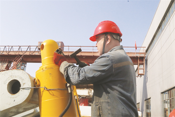 5-2 1 2 维修支架一丝不苟.jpg