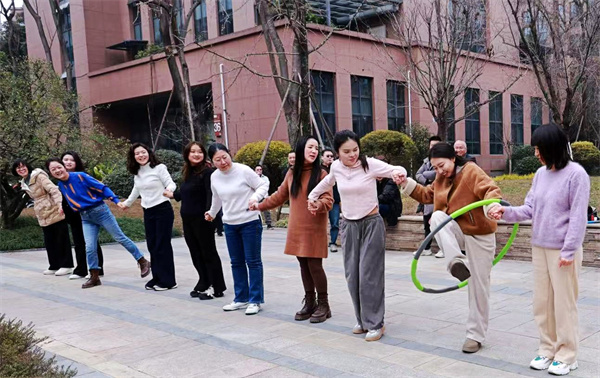 1 图为物资公司工会组织女工开展“活力三八，巾帼风采”主题趣味活动.jpg