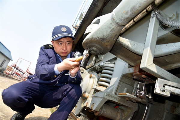 3 丁丁工作照.jpg