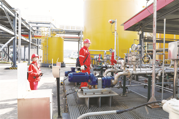 1764467395511586.jpg 5-2 图5图为苏方明(右)和陈雨.jpg