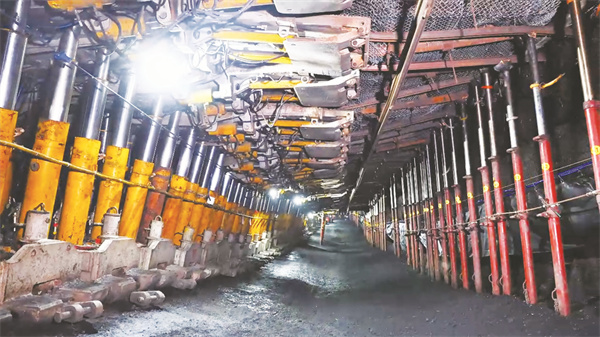 1764683717819406.jpg 5-1 1在安全坚守中圆满完成.jpg