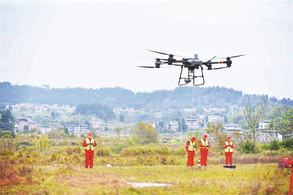 1764853259377996.jpg 5-1 图1山地铁军精探滇东.jpg