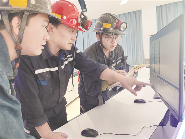 5-2 图3职工在云上学习专业技能.jpg