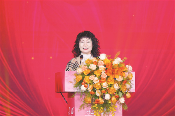 1-5 1 5成都市女企业家商会会长王金蓉.jpg