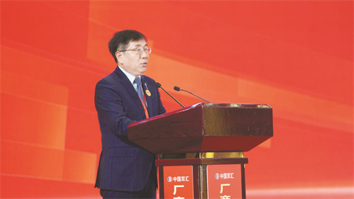 5-6 5 4、配图4 双汇发展党委书记杜俊甫.jpg