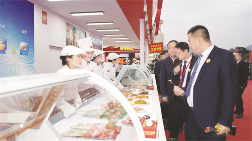 5-11 5 9配图。参观产品.jpg