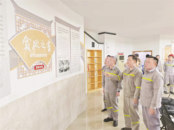 5-5 8（肖老师传稿）用身边事教育身边人.jpg