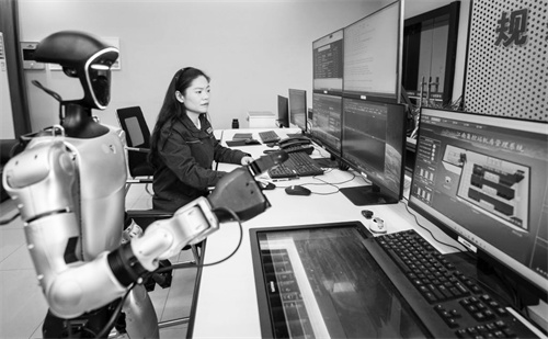 1767614830541701.jpg 2-1 1,刘斯斯和电网监控仿生.jpg