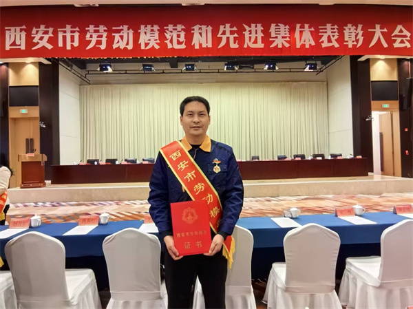 1匠心筑梦 以质报国路春玲摄.jpg