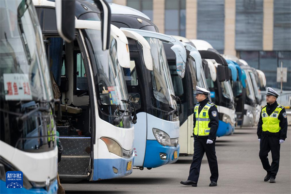 图8湖北武汉：检查车辆 备战春运.jpg