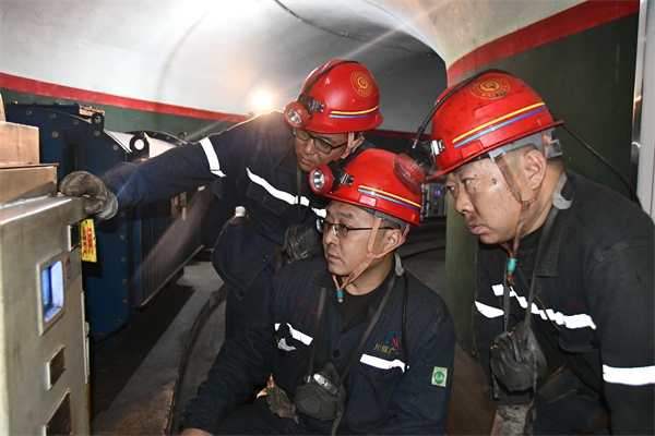 1唐家河煤矿强引领聚共识 深融合促攻坚.jpg