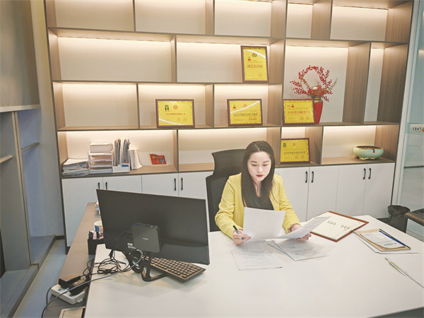 5-4 4陈玲玲荣膺“2025年度最佳内控合规奖.jpg