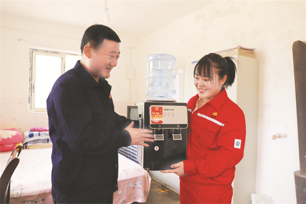 1-2 2 志丹采油厂刘湾采油队.jpg