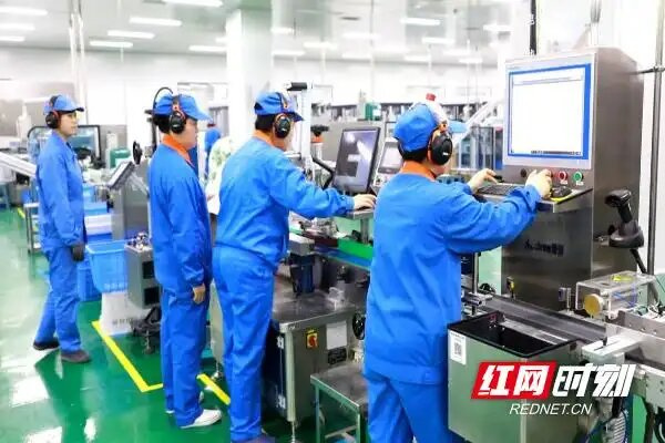 图5郴州经开区：企业节后复工忙 全力冲刺“开门红”.jpg