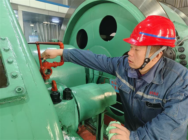 2 矿井“动力心脏” 的守护者.jpg