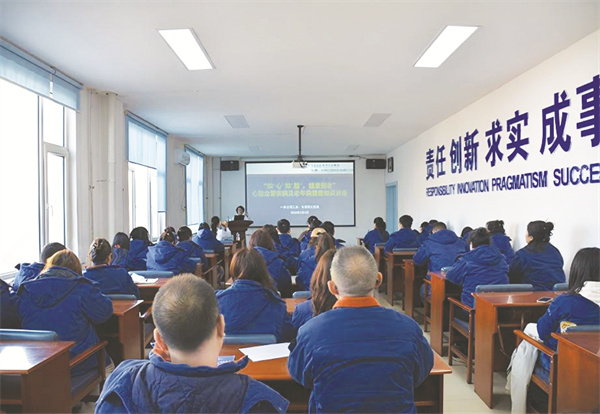 8-1 图1春送健康 夏送清凉 秋.jpg