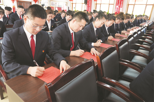 1-8 8、在每年的“白山方大诚信.jpg