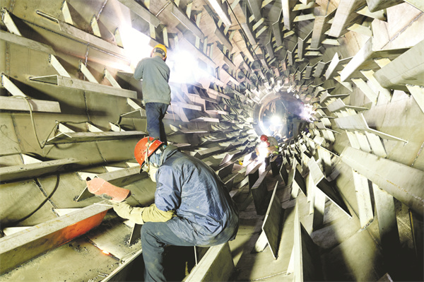 5-6 7图片新闻 华兴化工公司.jpg