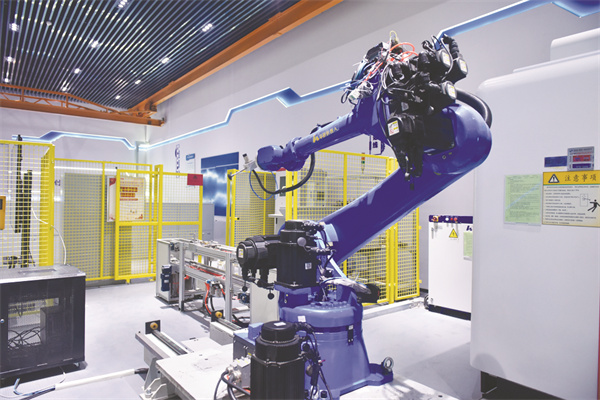 5-1 1图为一机集团智能示范生产线.jpg