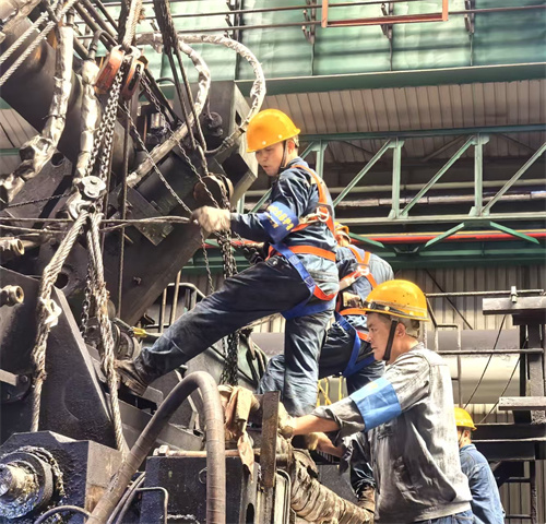 3 热卷箱检修 何挖都 摄影.jpg