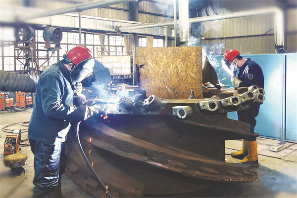 5-3 图3钢铁“裁缝.jpg